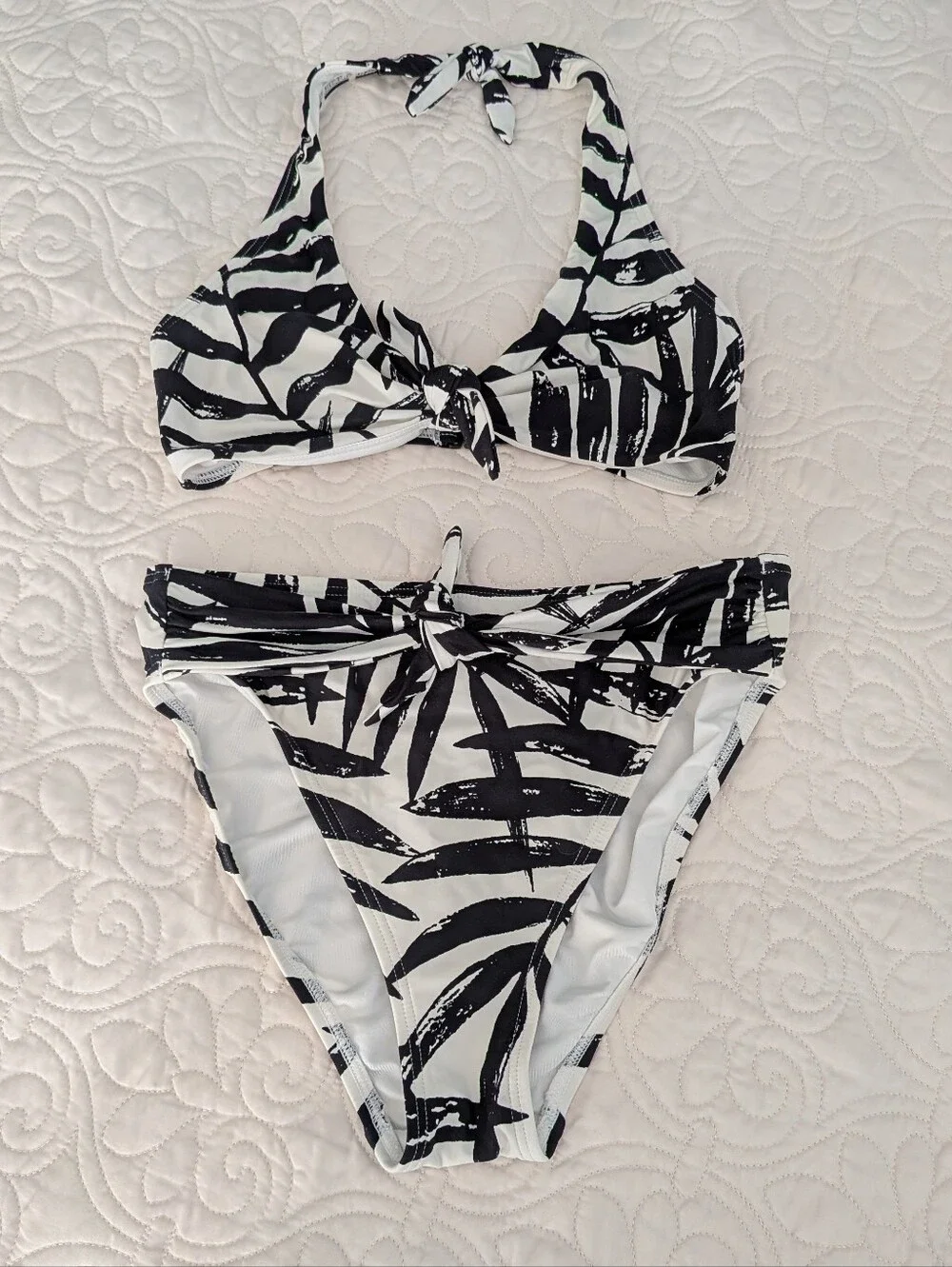 Carmen Marc Valvo Black & White Tropical Palm Bikini Set - XS